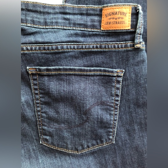 NWOT Women’s Mid Rise Slim Jeans - Picture 3 of 6